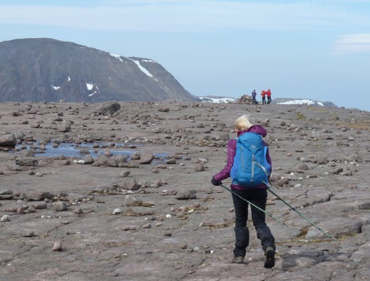 Flat and smooth summit plateau